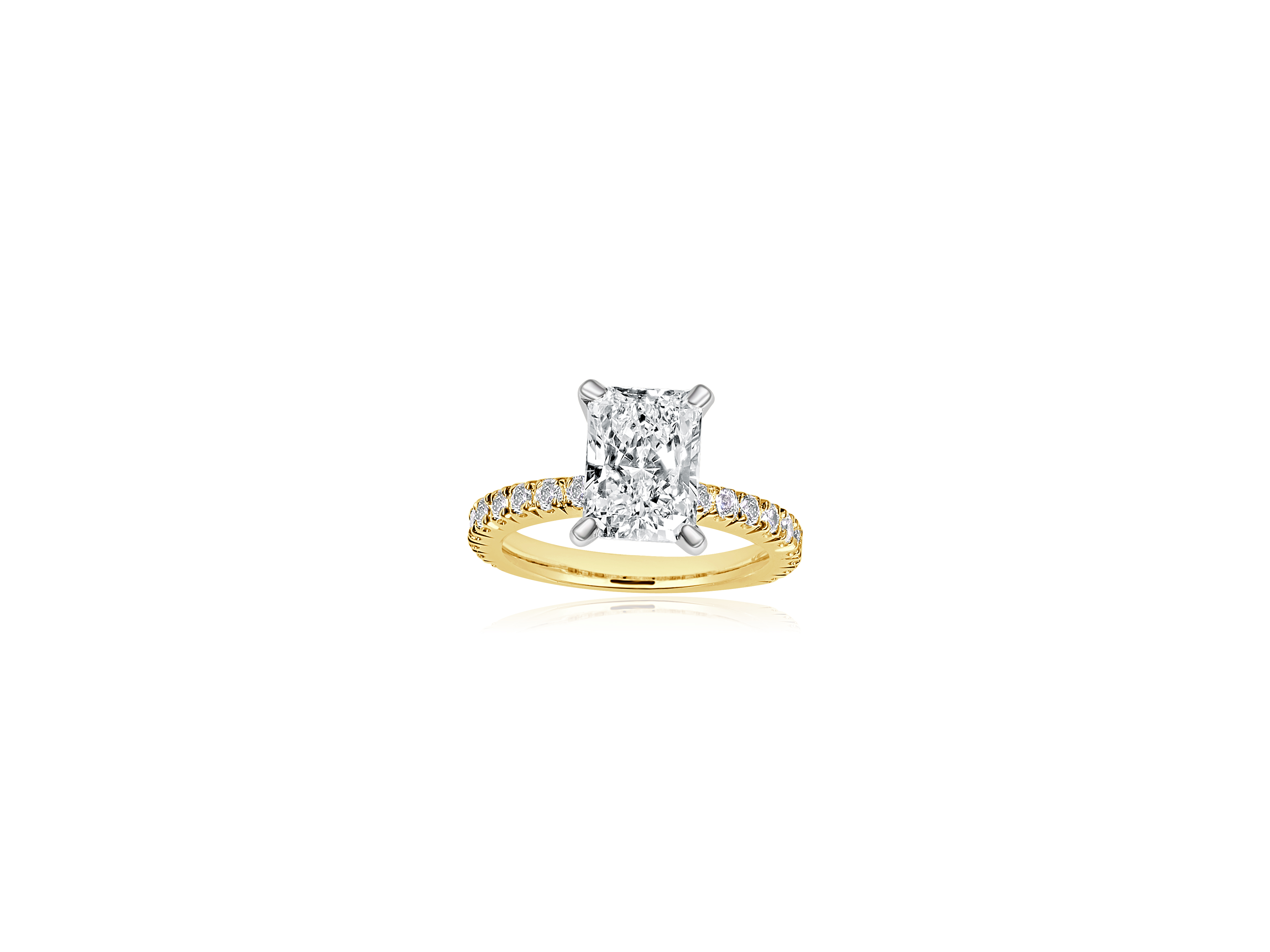Lab-grown diamond engagement ring 4